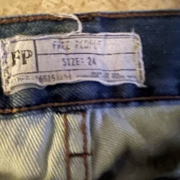 Free People Slit seam distressed blue jeans split seam bottom size 24 0 - Picture 6 of 8